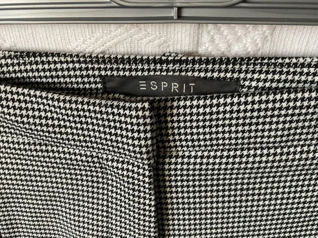 Billede 1 - Esprit, Nye Sort og hvid Bukser, str. 36.