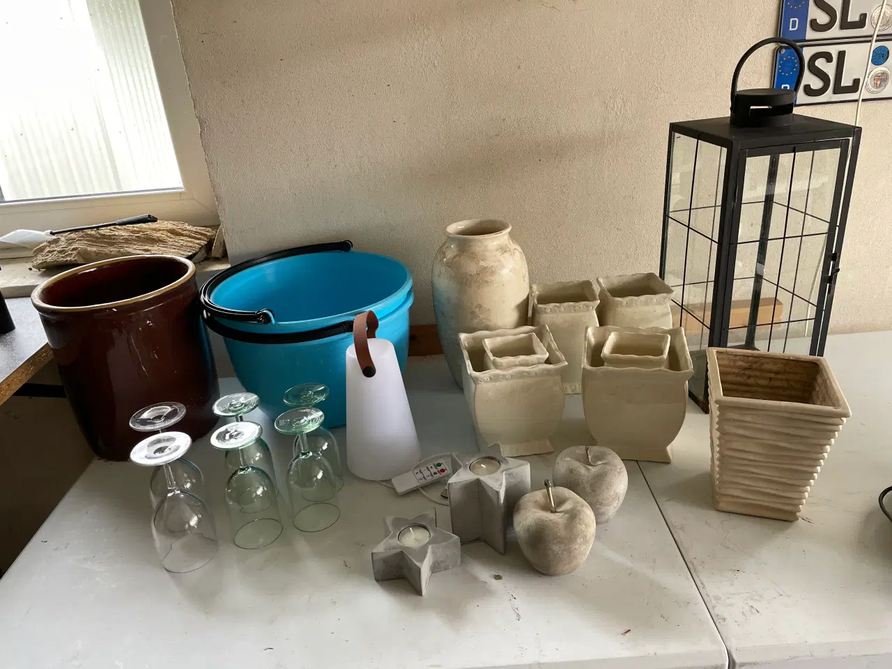 Billede 5 - Forskellige krukker , lanterne , baljer, lampe osv
