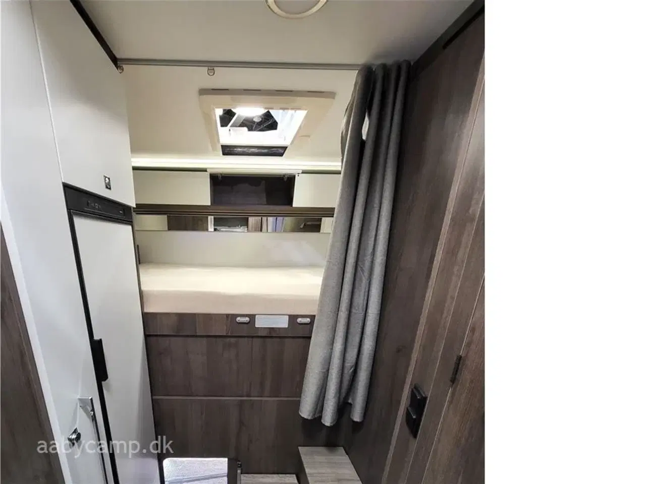 Billede 15 - 2025 - Benimar Tessoro 444   Rummelig top udstyret Camper