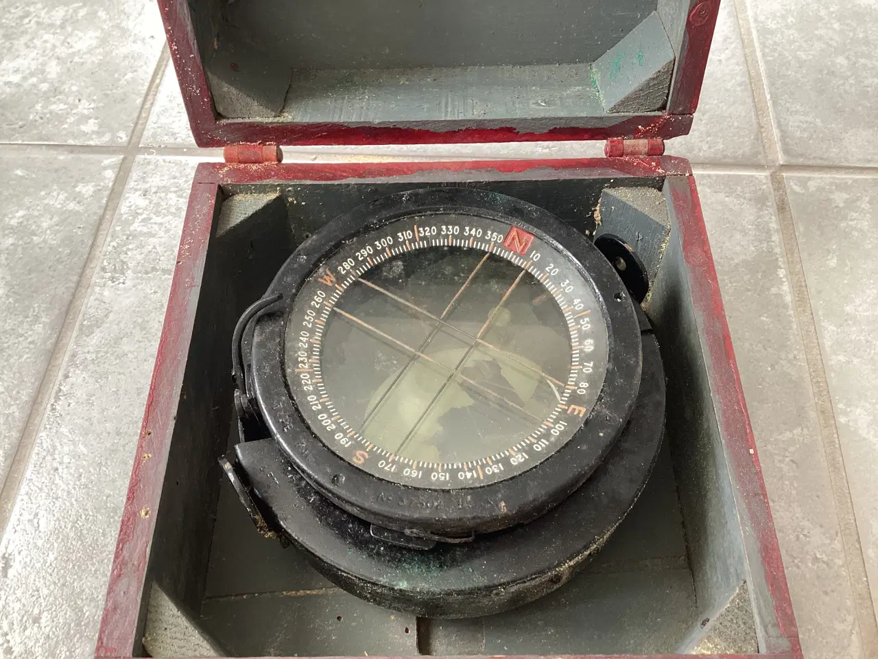 Billede 1 - Gl. militær kompas i trækasse
