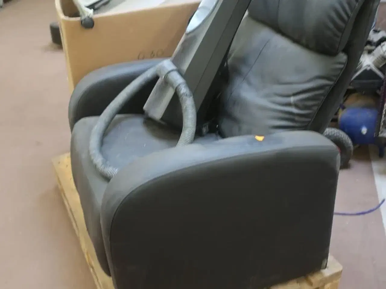 Billede 1 - Massagestol, pærer, luftfriskert m.m.