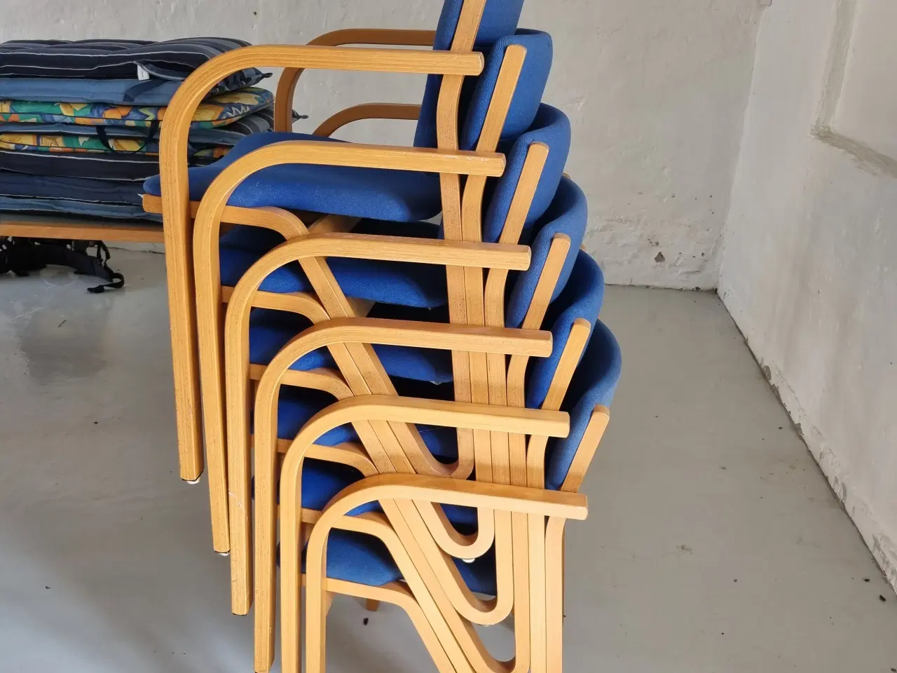 Billede 3 - Stabelbare stole med stor komfort
