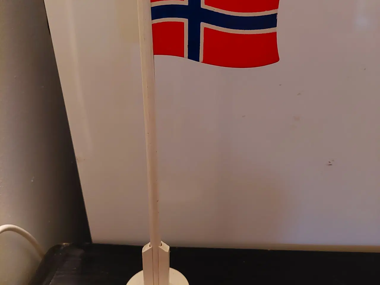 Billede 1 - Norsk flag i træ