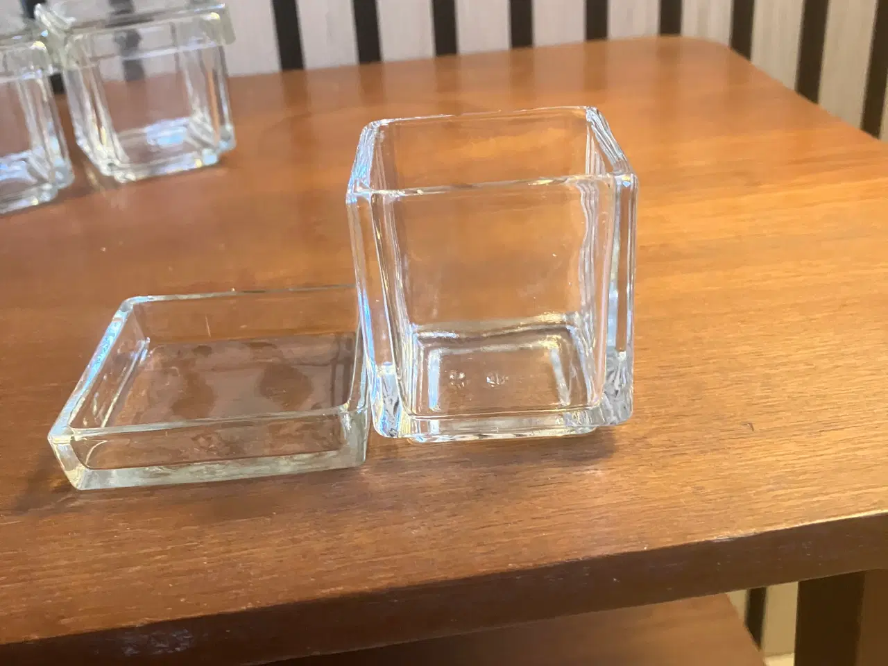 Billede 3 - Firkantet glasæsker med låg. 