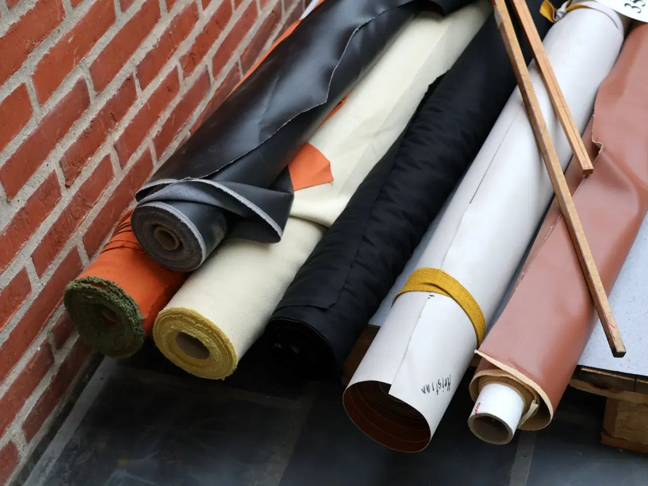 Billede 3 - 6 Ruller stof/kunstlæder m.m. 