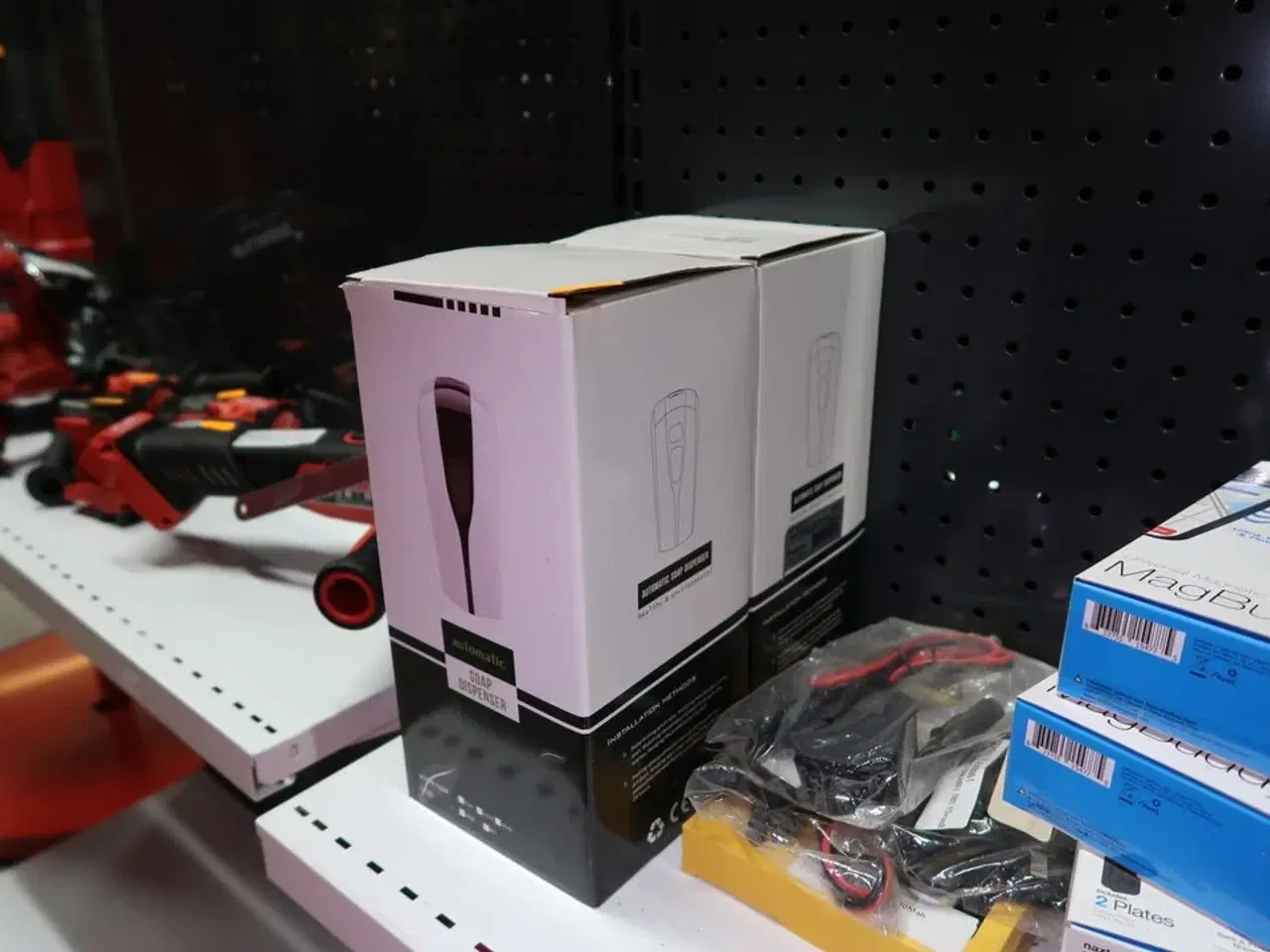 Billede 6 - Sæbedispenser, div. Værktøj m.m.