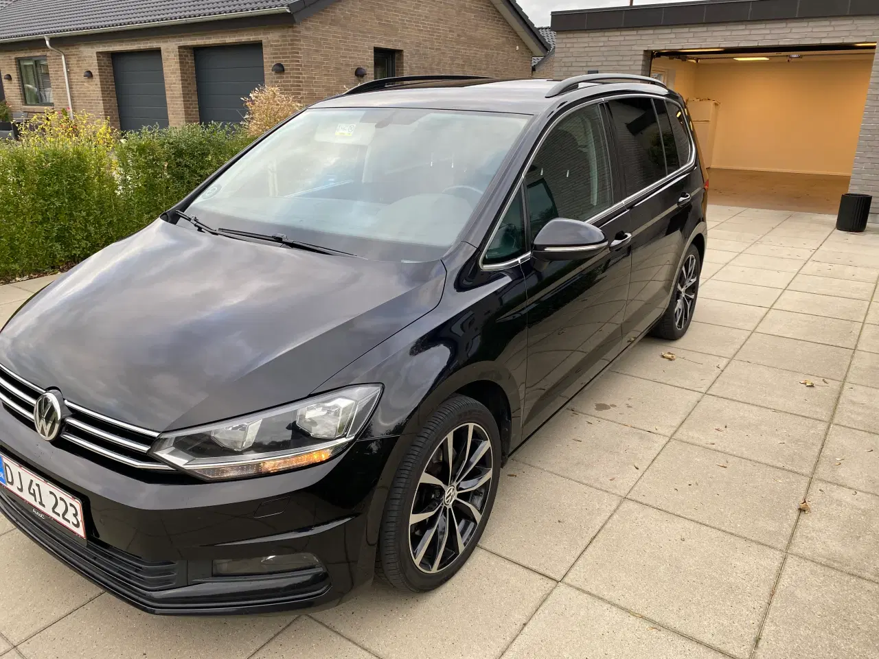 Billede 2 - Velholdt VW Touran 