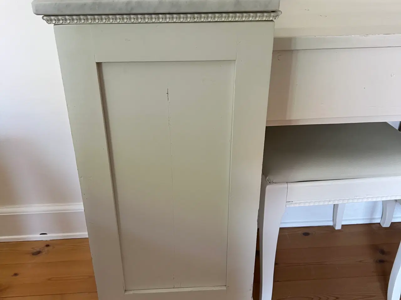 Billede 3 - Sminke bord 