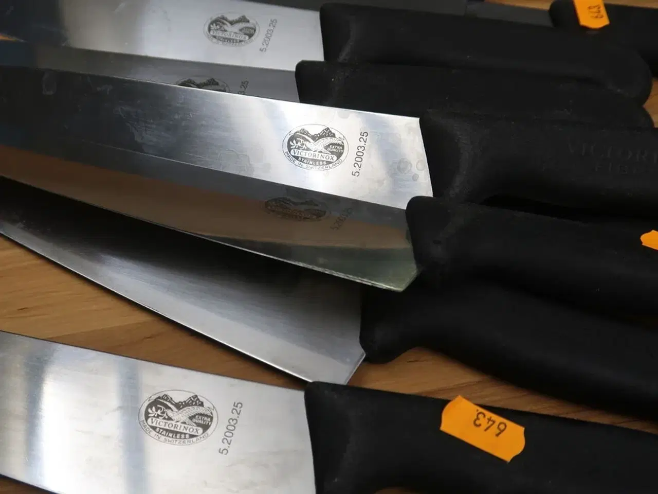 Billede 2 - 9 stk. knive VICTORINOX 5.2003.25