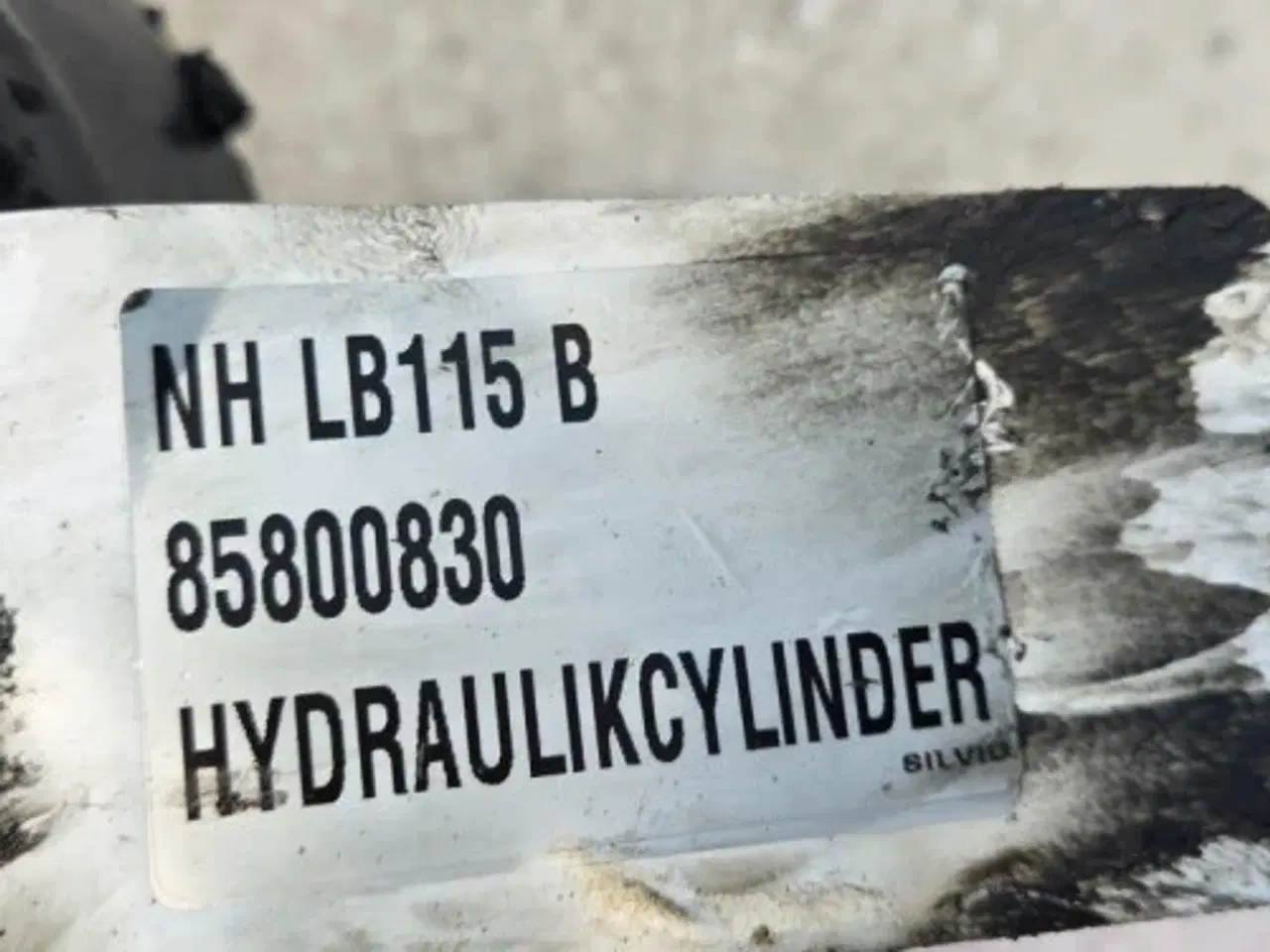 Billede 11 - New Holland LB115B Cylinder 85800830