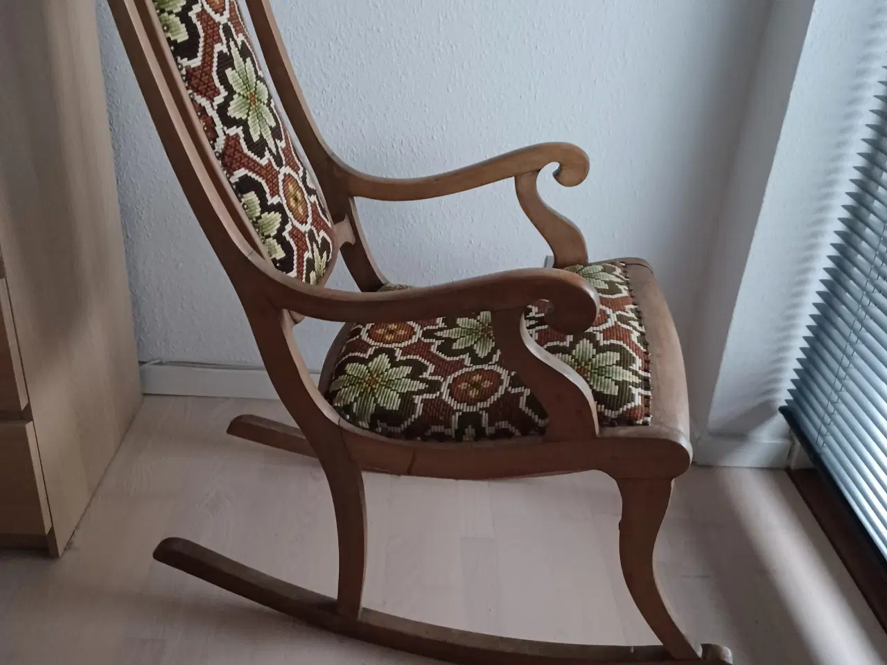 Billede 2 - Ældre gyngestol 