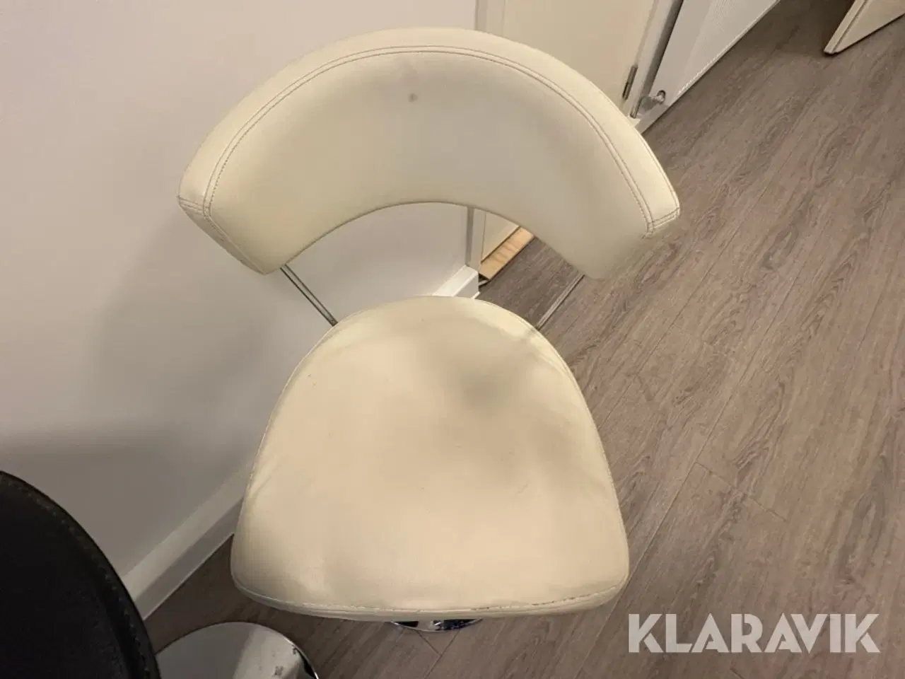 Billede 11 - Cafebord med 2 stole og signeret landsholdstrøje