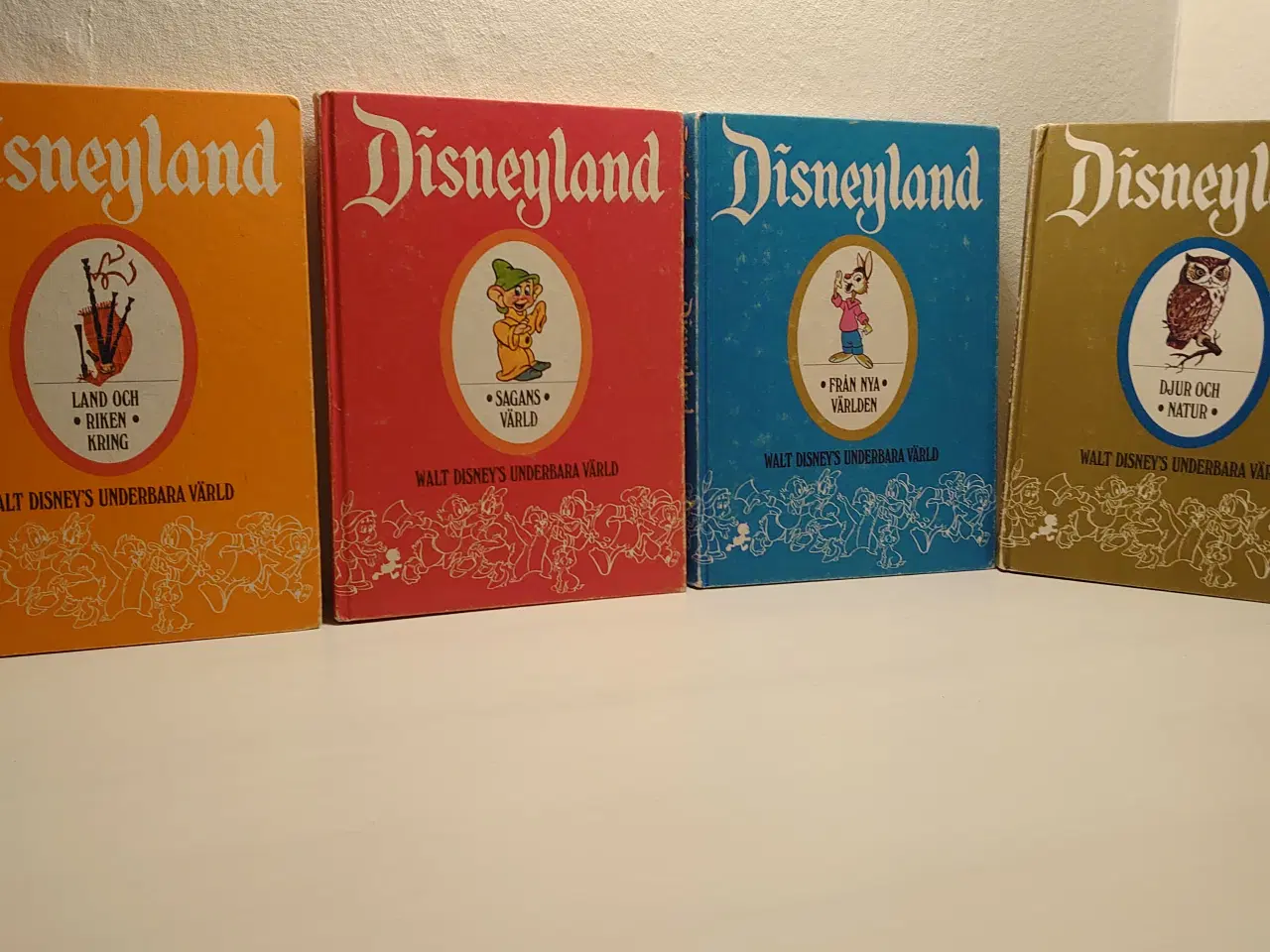 Billede 1 - 4stk Disneyland bøger fra 1969, Ca 256 s. Svenske