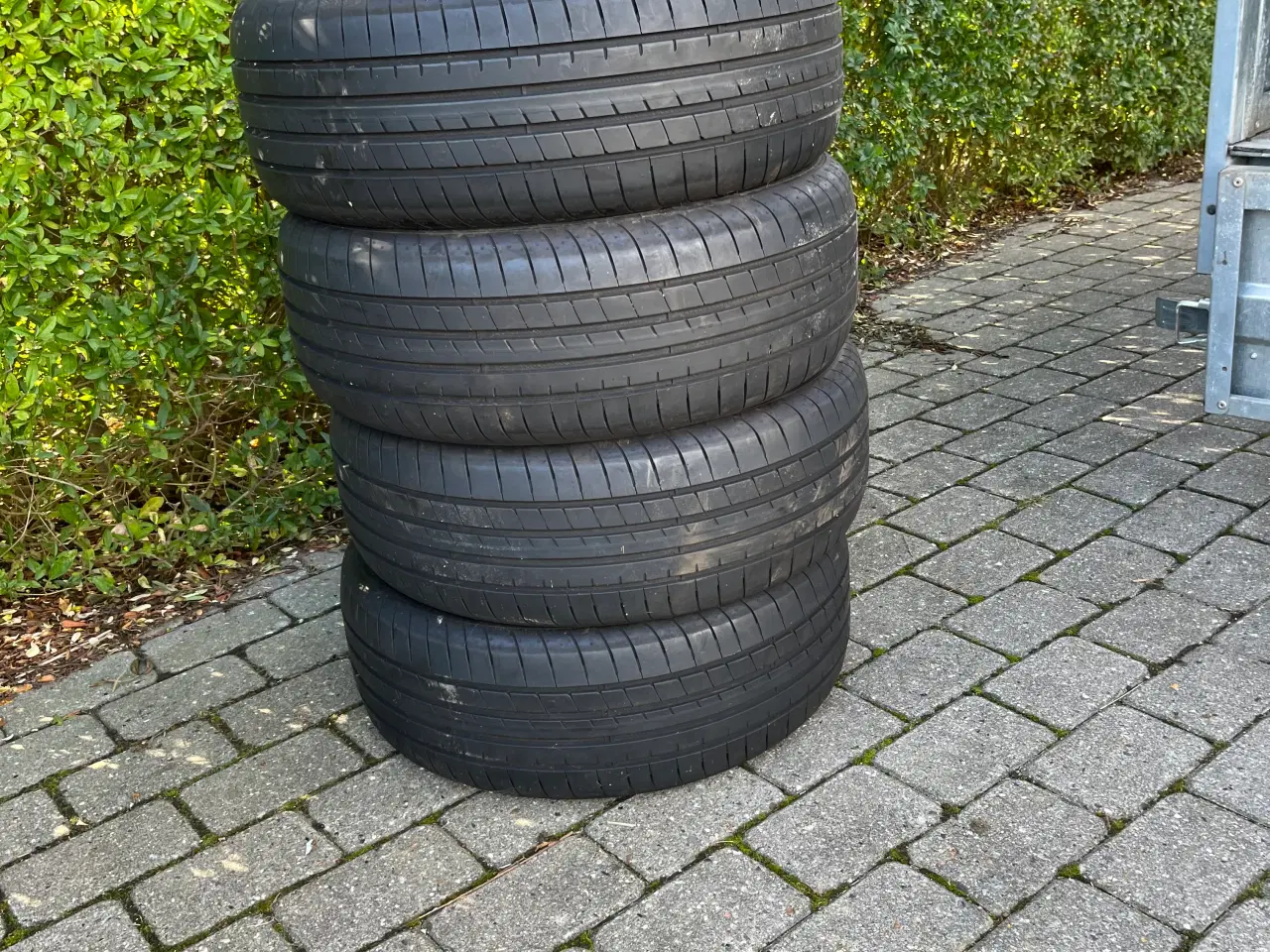 Billede 1 - 215/50-18 Goodyear sommerdæk 