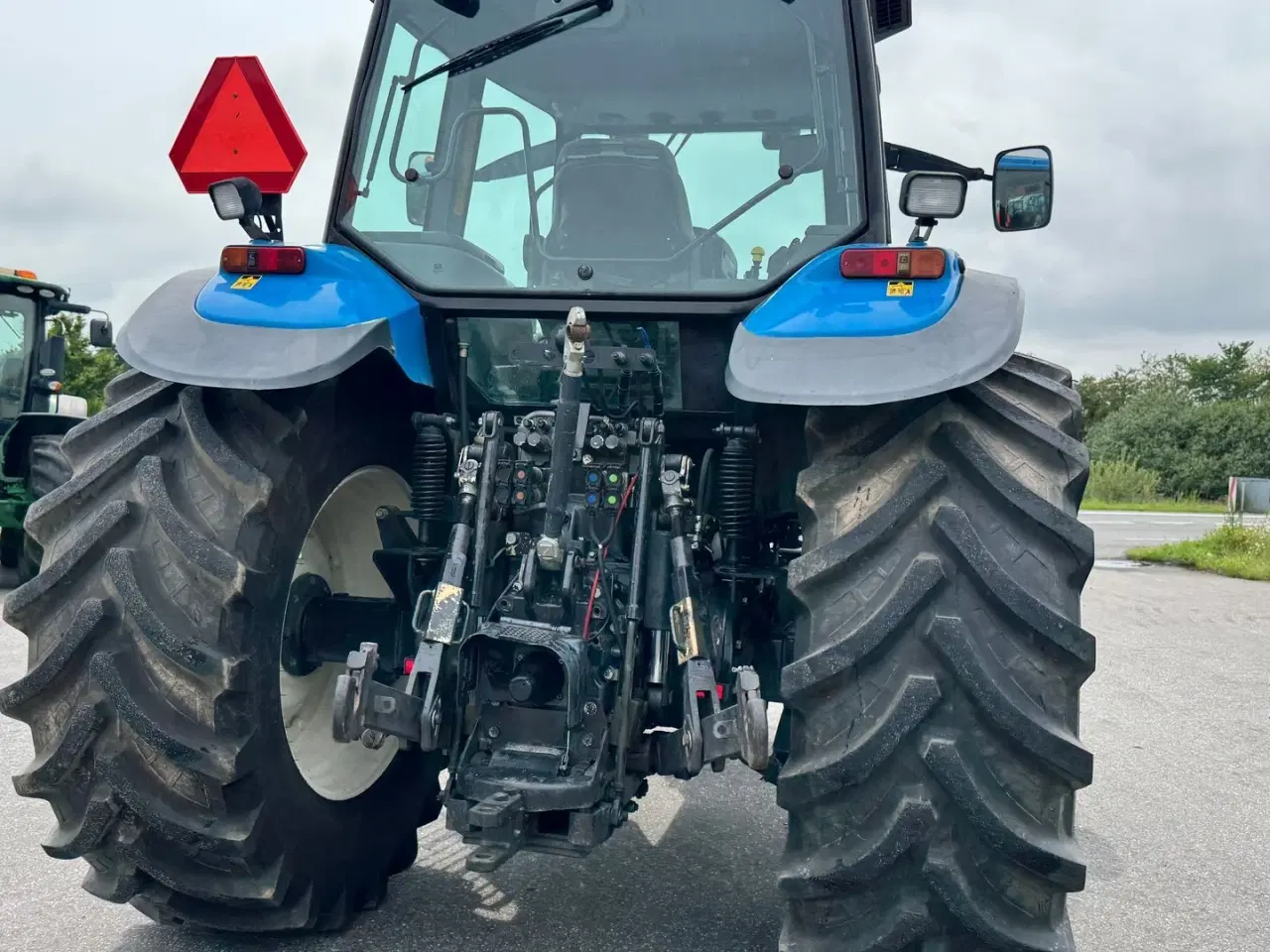 Billede 13 - New Holland TM 165  KUN 4000 TIMER OG AFFJEDRET KABINE!