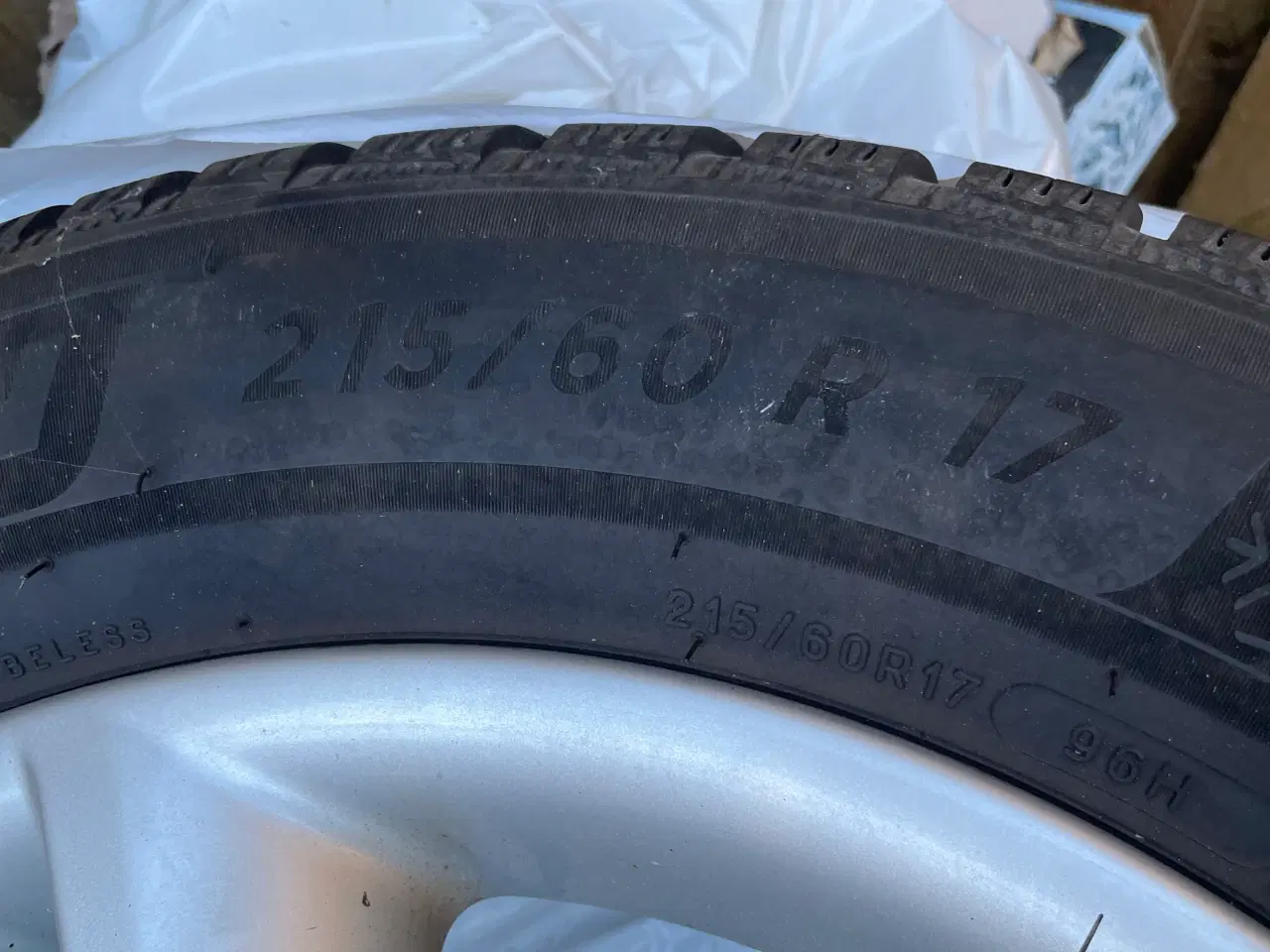 Billede 2 - Vinterdæk på originale Nissan alufælge