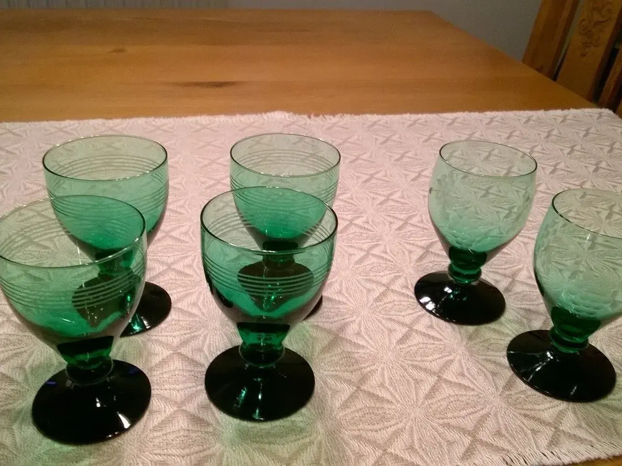 Billede 1 - Grønne vinglas med sort fod