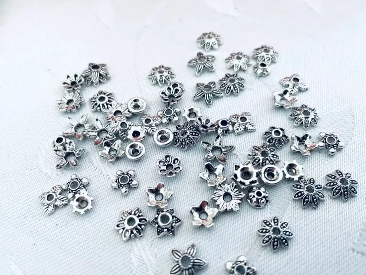 Billede 1 - Mellemled til perler og smykkefremstilling 