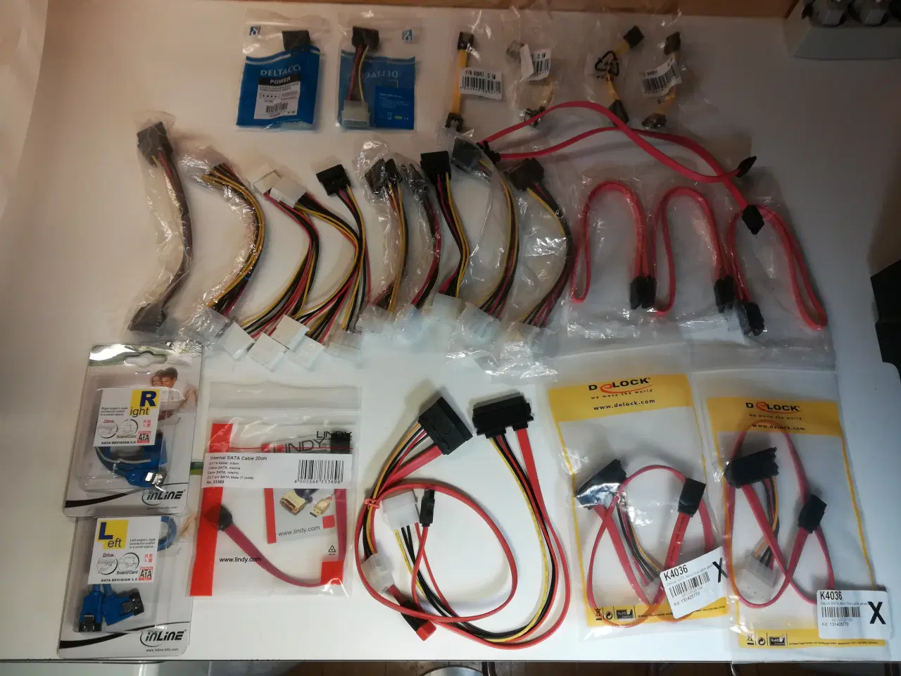Billede 1 - 28 stk SATA kabler og strøm adaptere sælges samlet