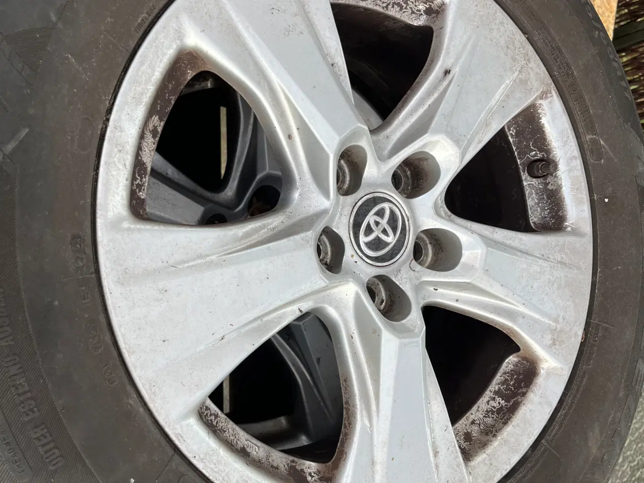 Billede 1 - Dæk på fælge til Toyota RAV4