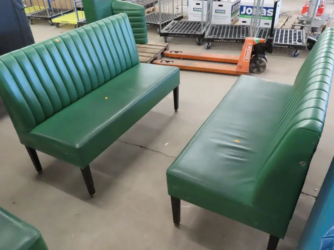 Billede 4 - 2 stk. Spisesofaer i grøn læder