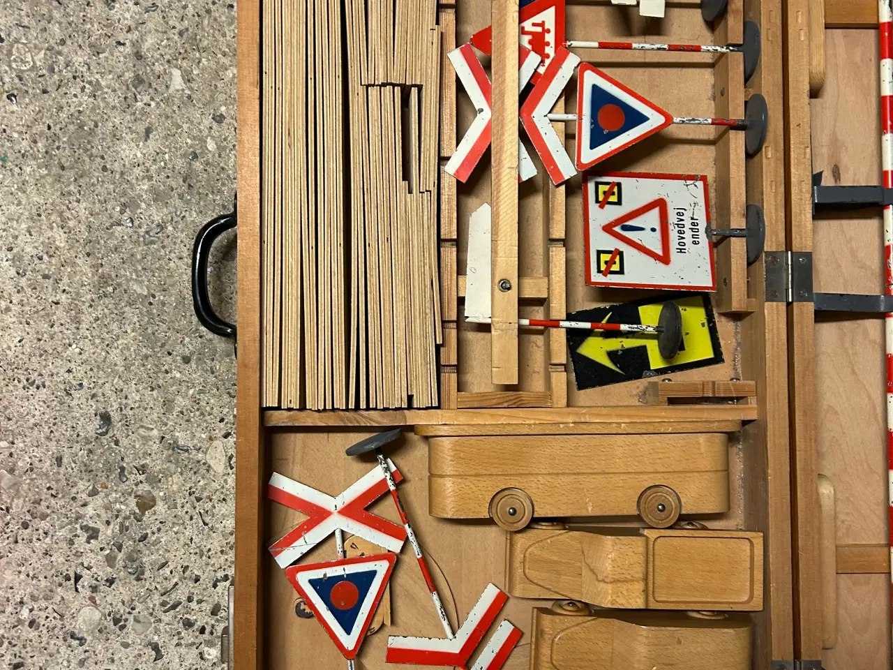 Billede 3 - Træ legetøjs kuffet