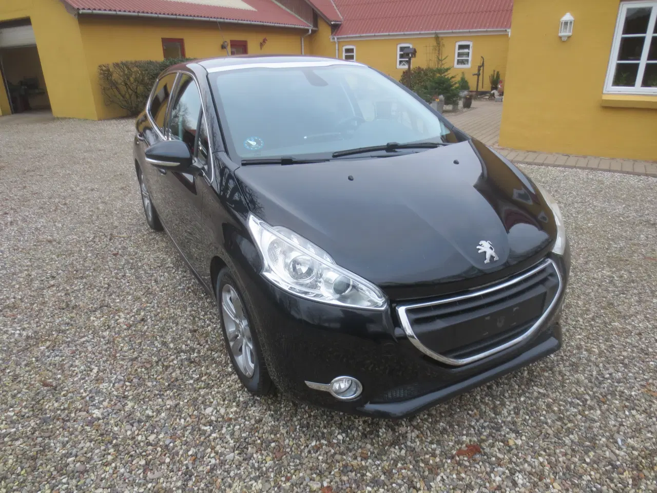 Billede 3 - Meget fin Peugeot 208 1.2 i År 2015.