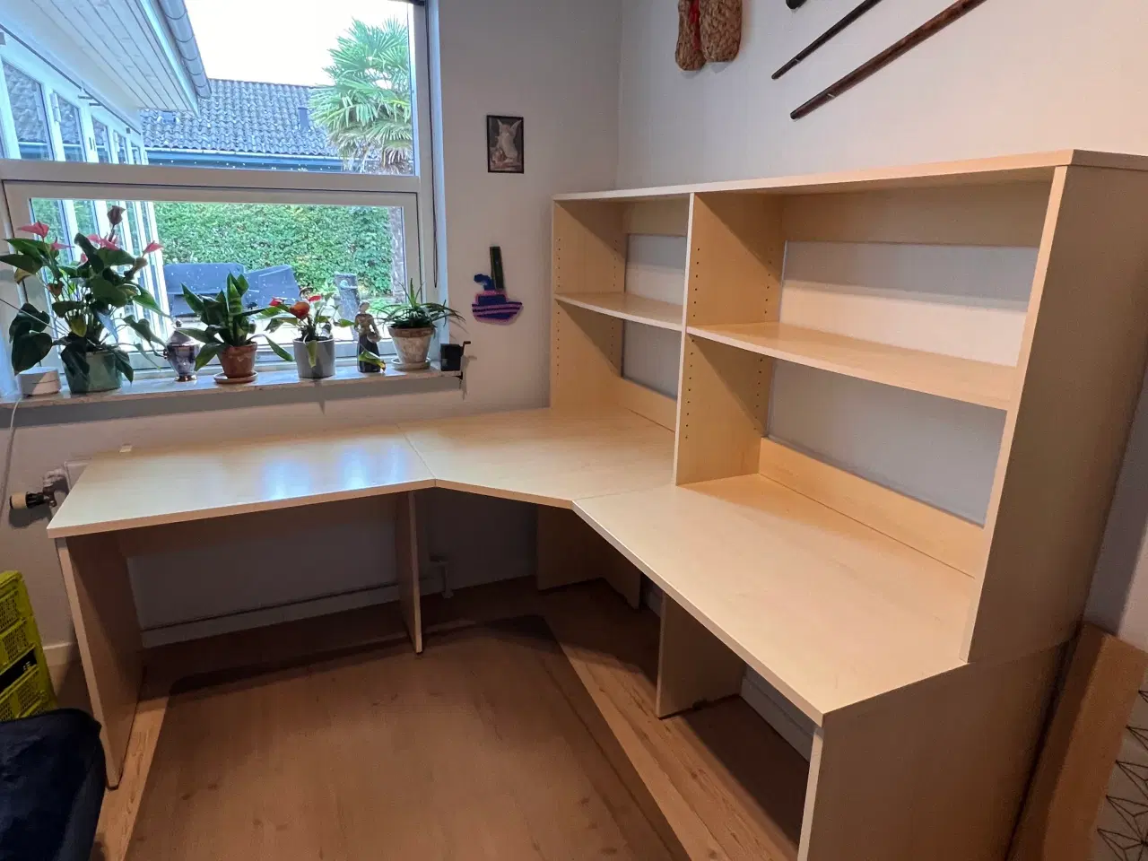 Billede 5 - Hjørneskrivebord med reol