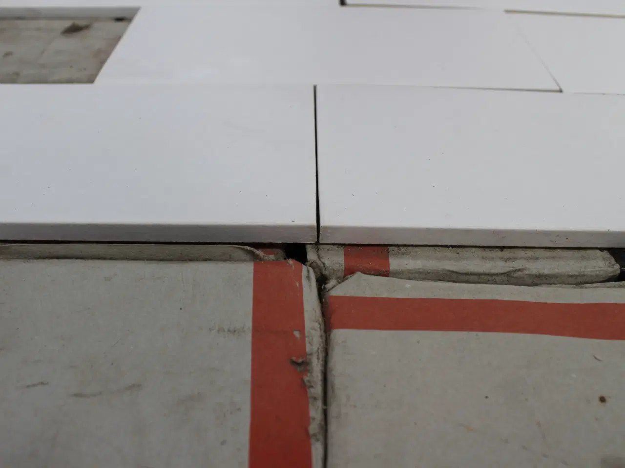 Billede 2 - Kraftige hvid mat klinke 12x24 55 m2 KUN 4675,-