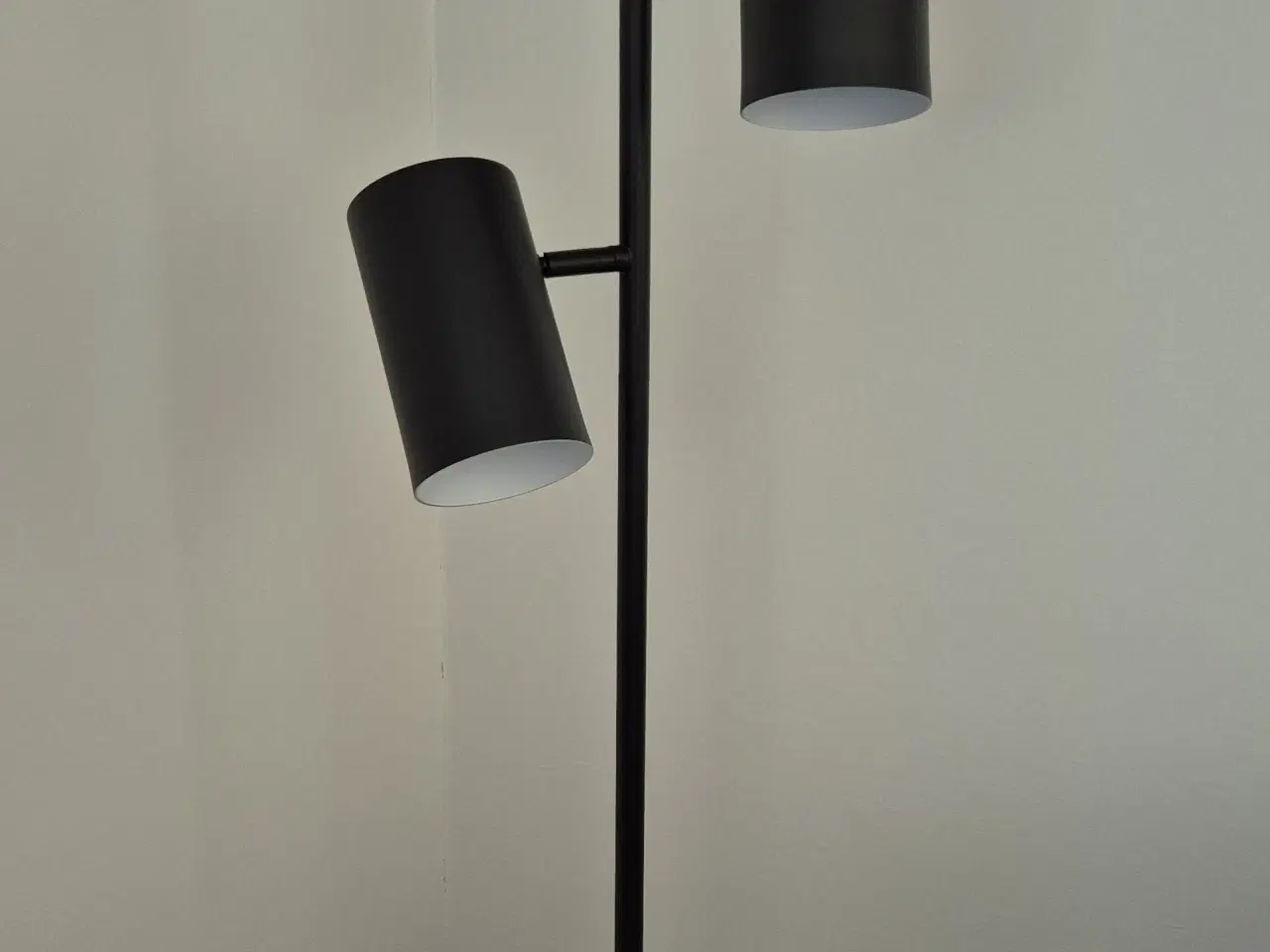 Billede 1 - ILVA gulvlampe, Pablo, sort