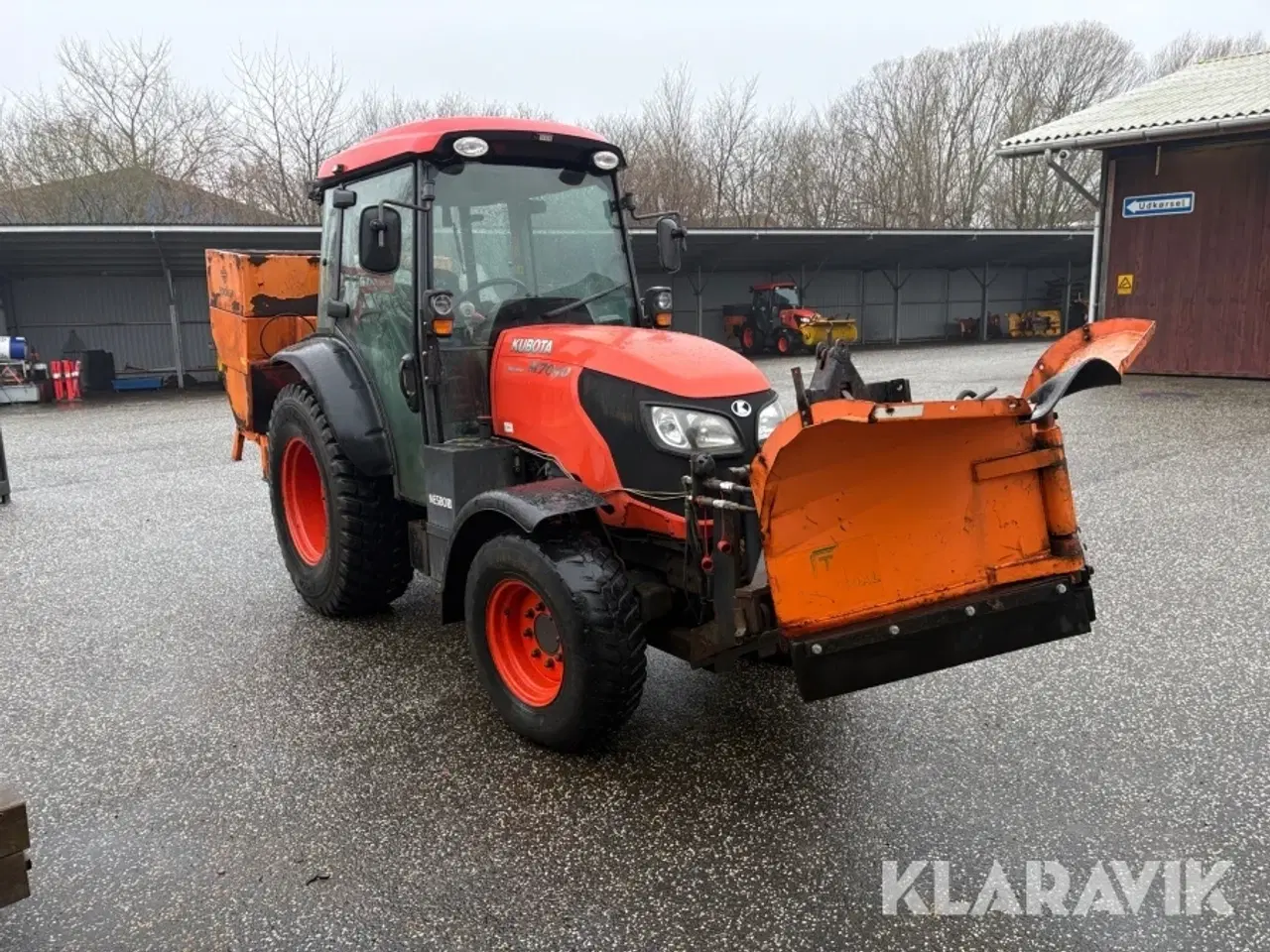 Billede 7 - Traktor Kubota M7040 med sneplov og Saltspreder