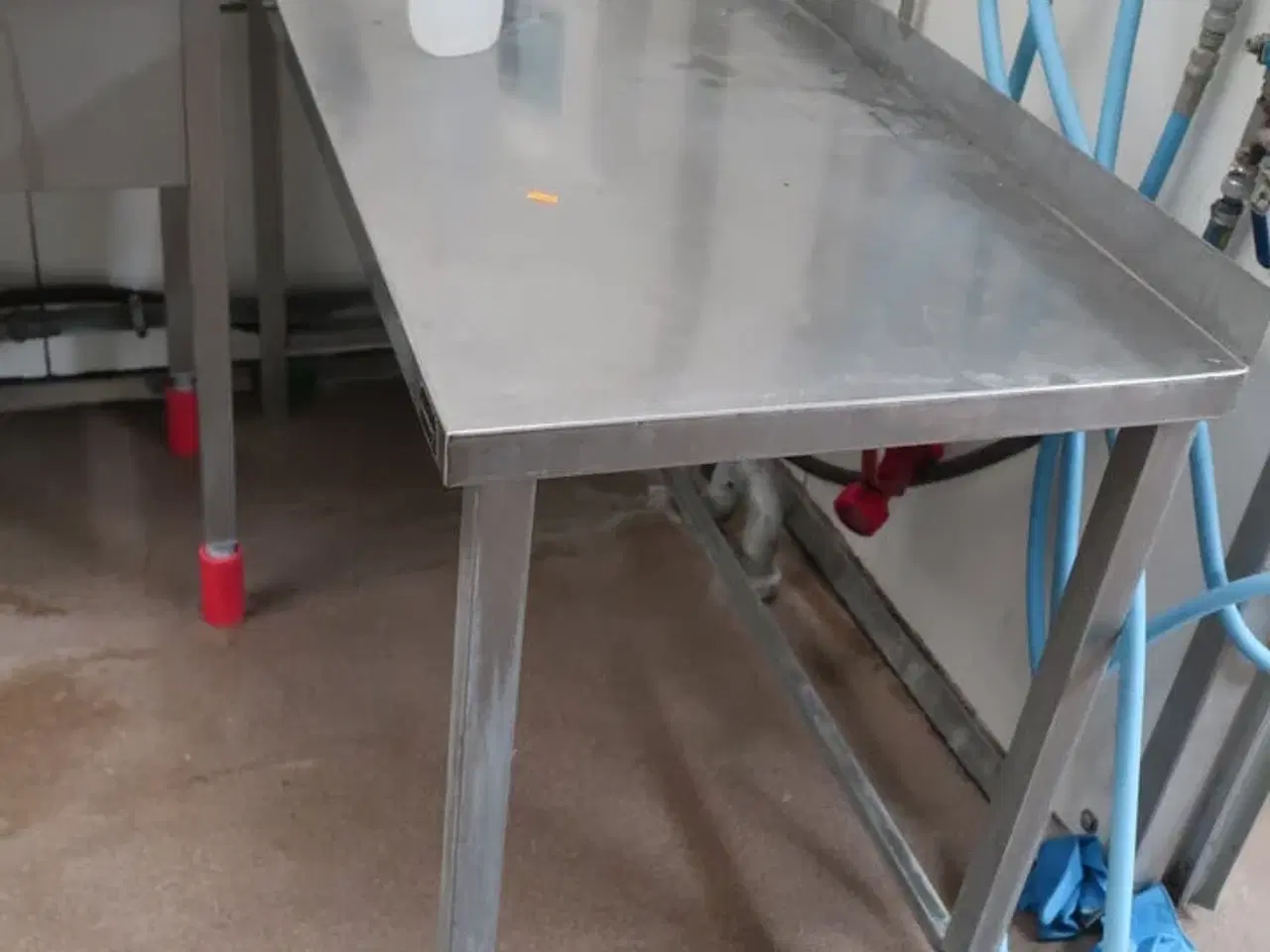 Billede 3 - Arbejdsstation m. vask og bord. Hhv. 60x100x96 & 60x150x88cm