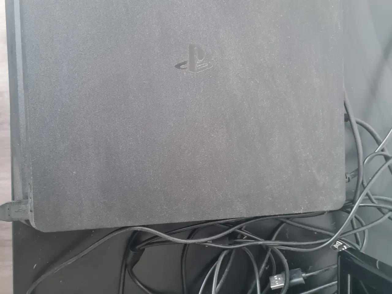 Billede 1 - Playstation4  kun lidt brugt + 4 spil