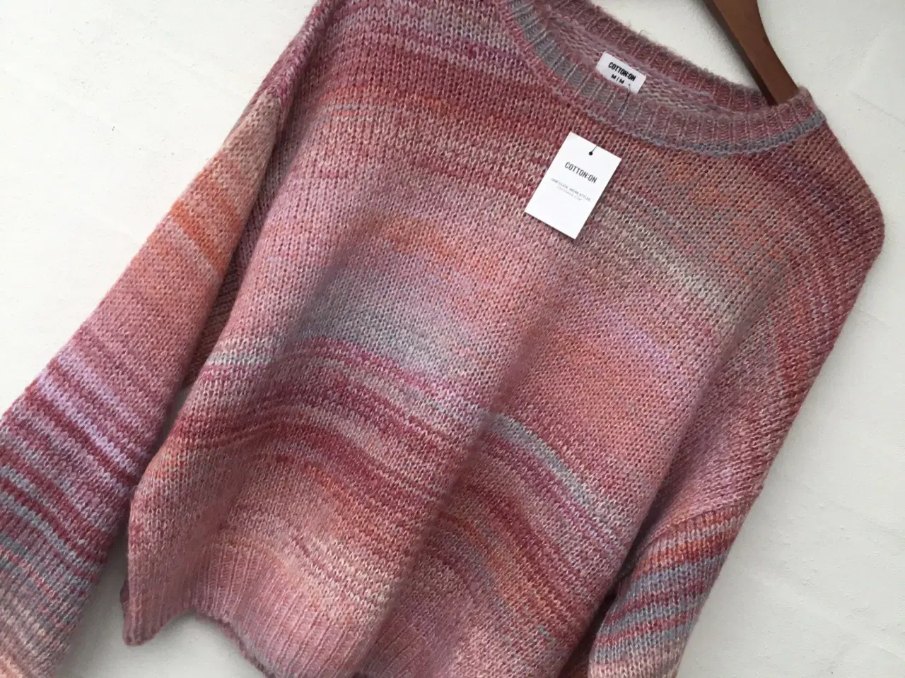 Billede 9 - Flot multifarvet strik sweater str M fra Cotton-On