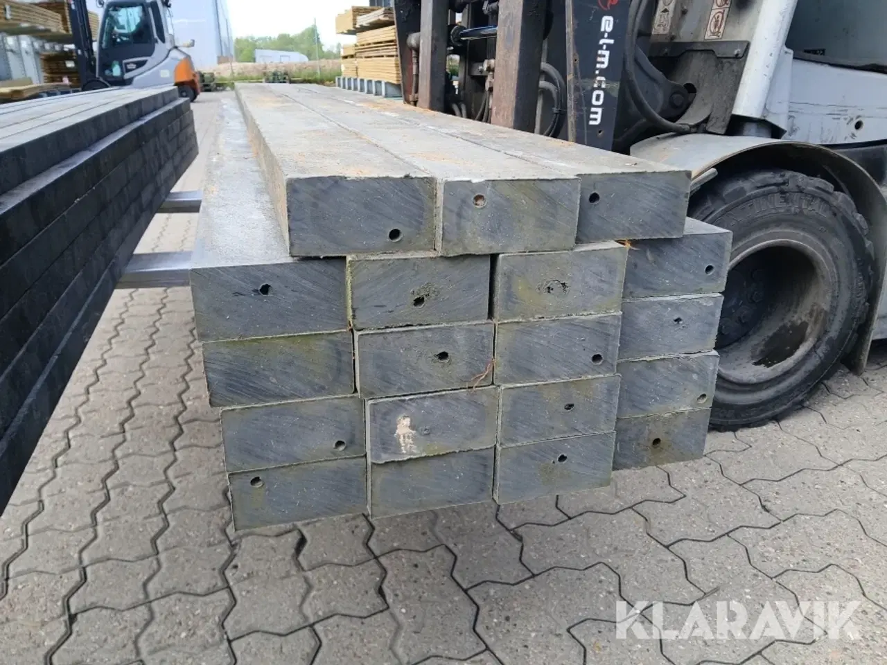 Billede 3 - Planker og stolper Retextil sort af genbrugsmateriale 19 planker og 46 stolper