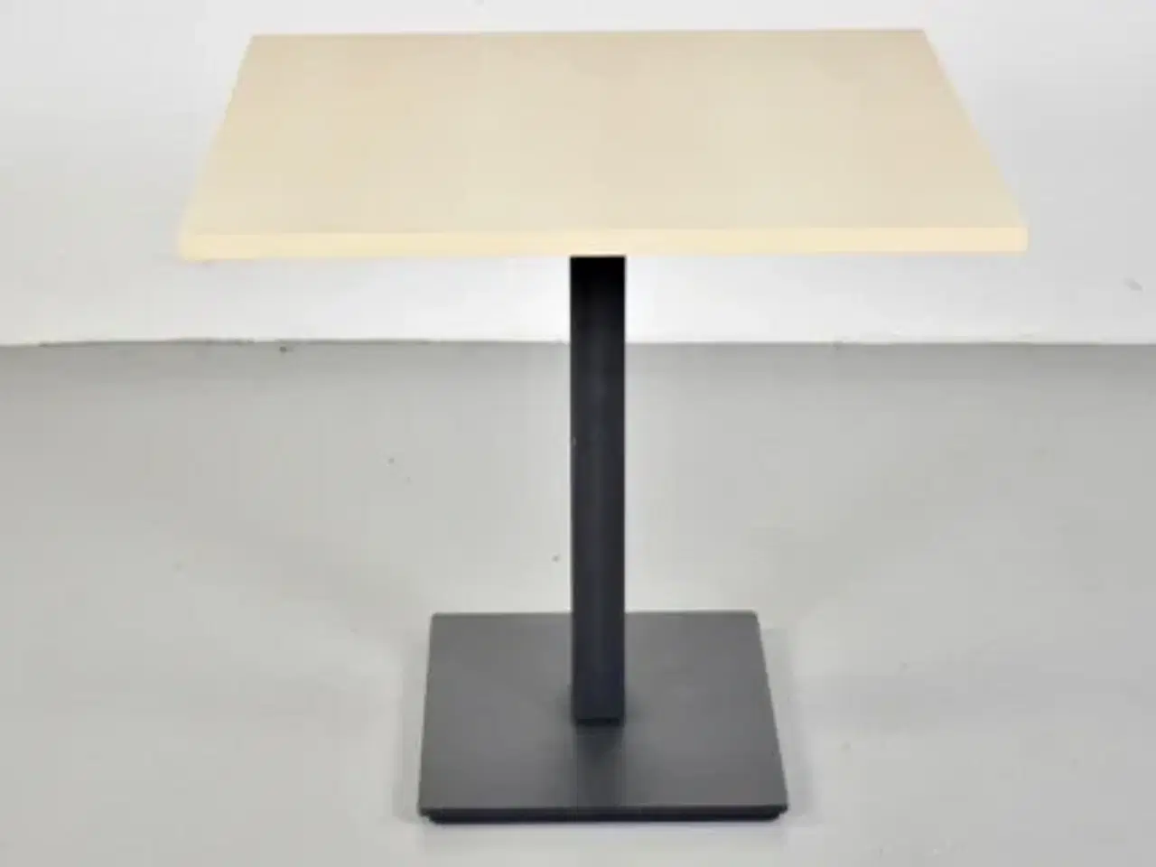 Billede 3 - Cafébord i birk med sort stel