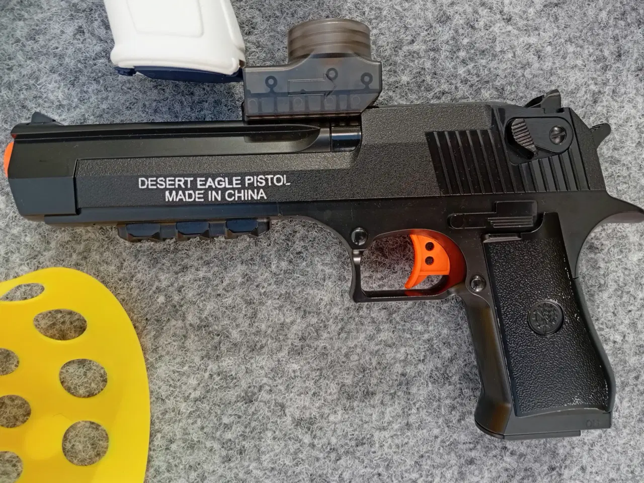 Billede 7 - Legetøjsvåben i forskellige modeller og farver.