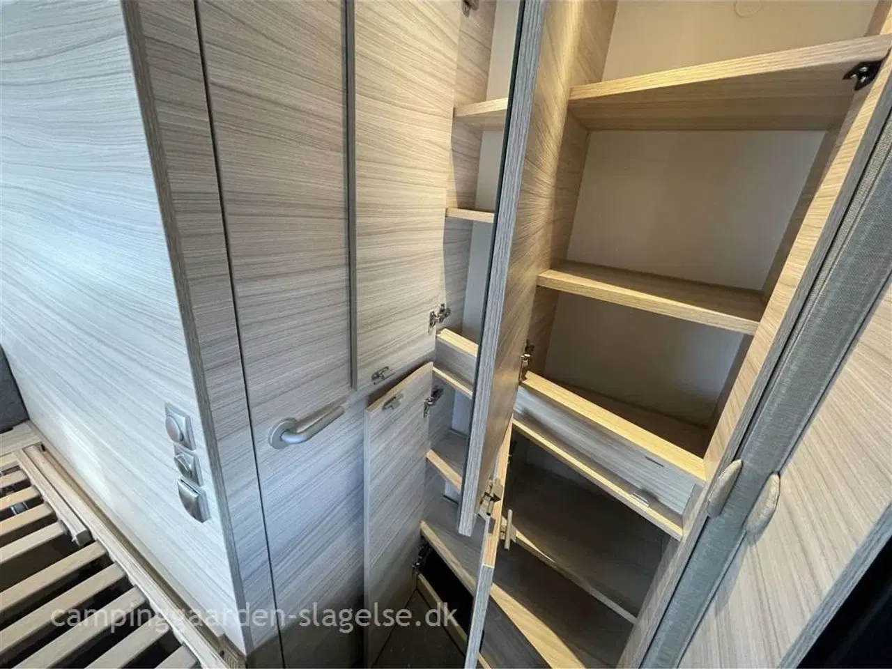 Billede 9 - 2026 - Adria Altea 402 PH   Adria Altea 402 PH – lille udenpå, stor på ferie!