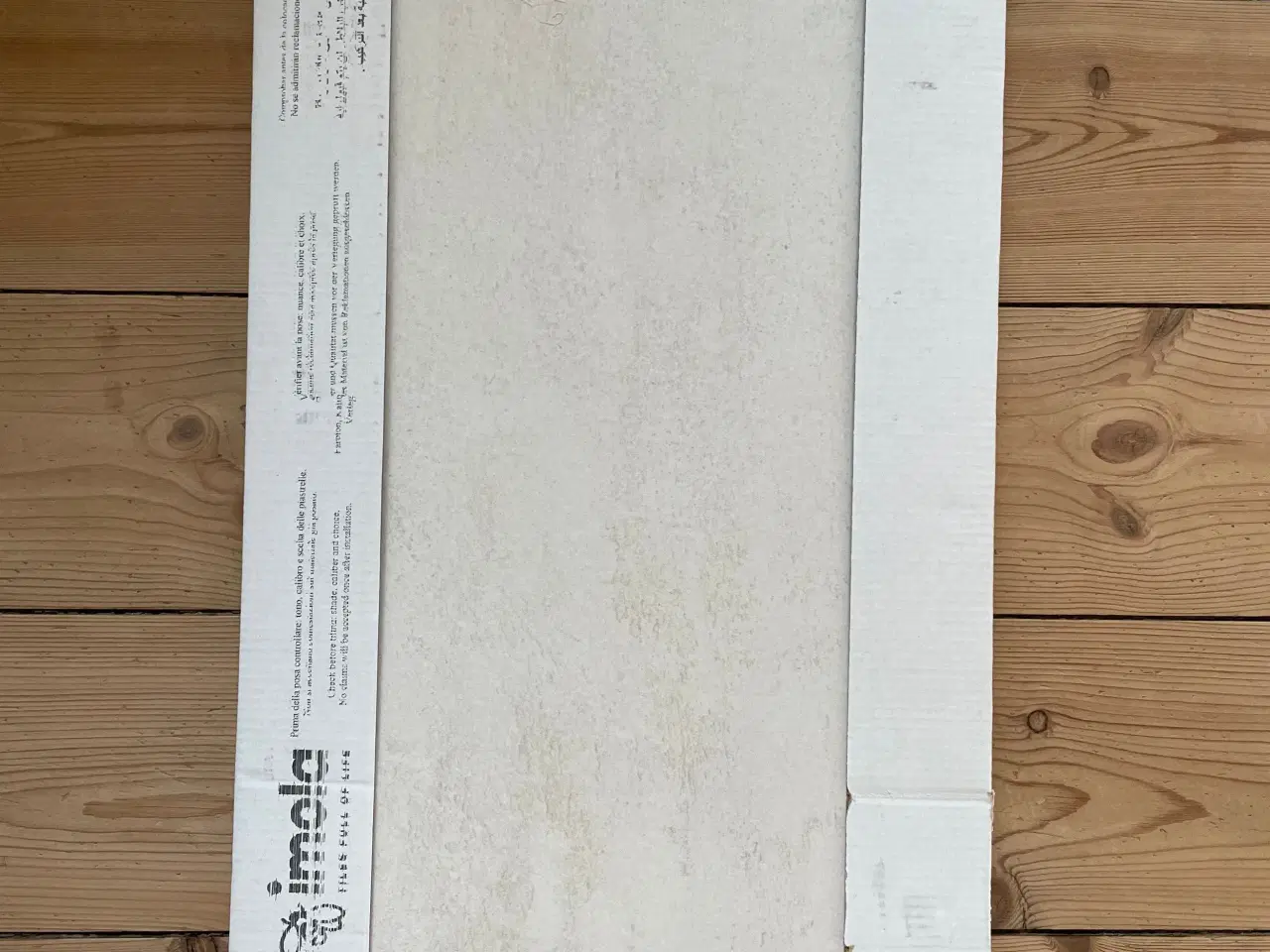 Billede 3 - Lyse badeværelsesfliser