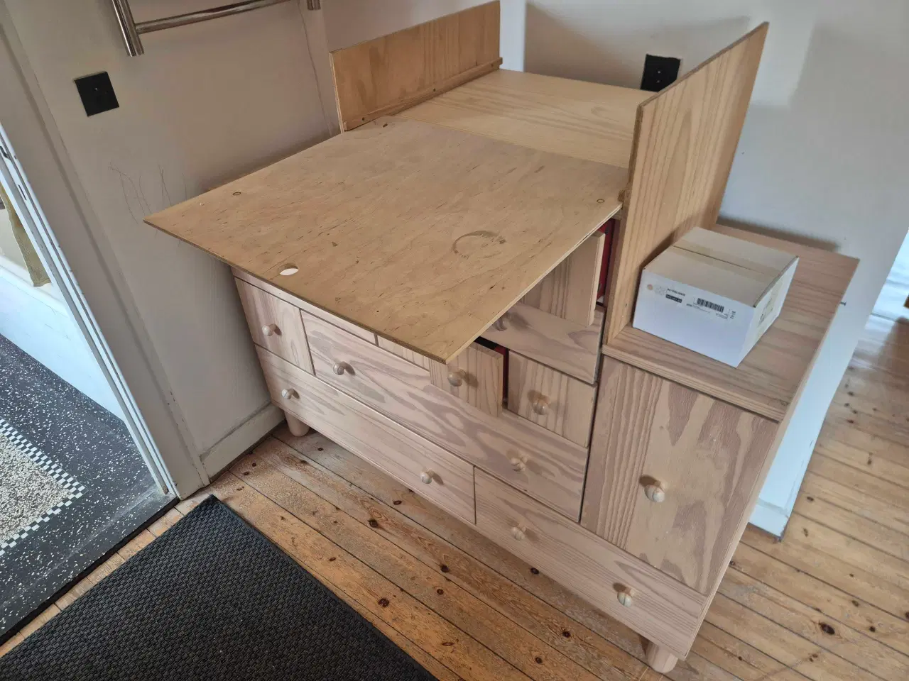 Billede 6 - Kommode med snedker-lavet pusleplads 