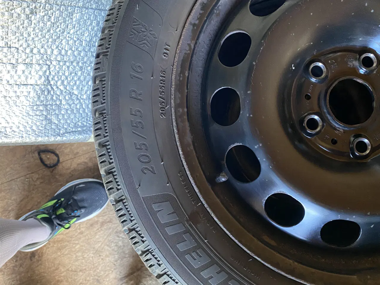 Billede 2 - Vinterdæk på stålfælge + 4 stk original Skoda hjul