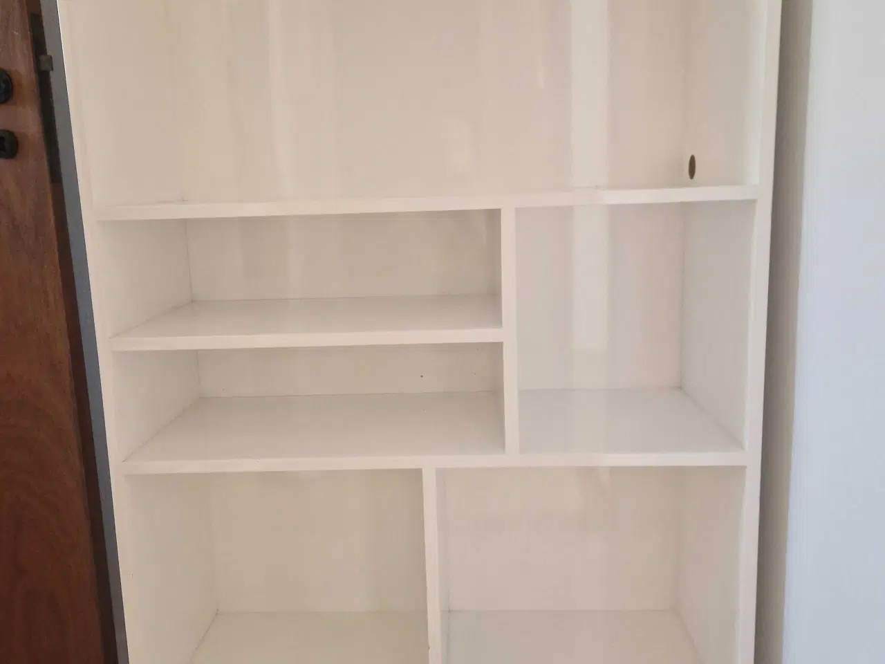 Billede 1 - Praktisk, meget anvendelig og flot reol