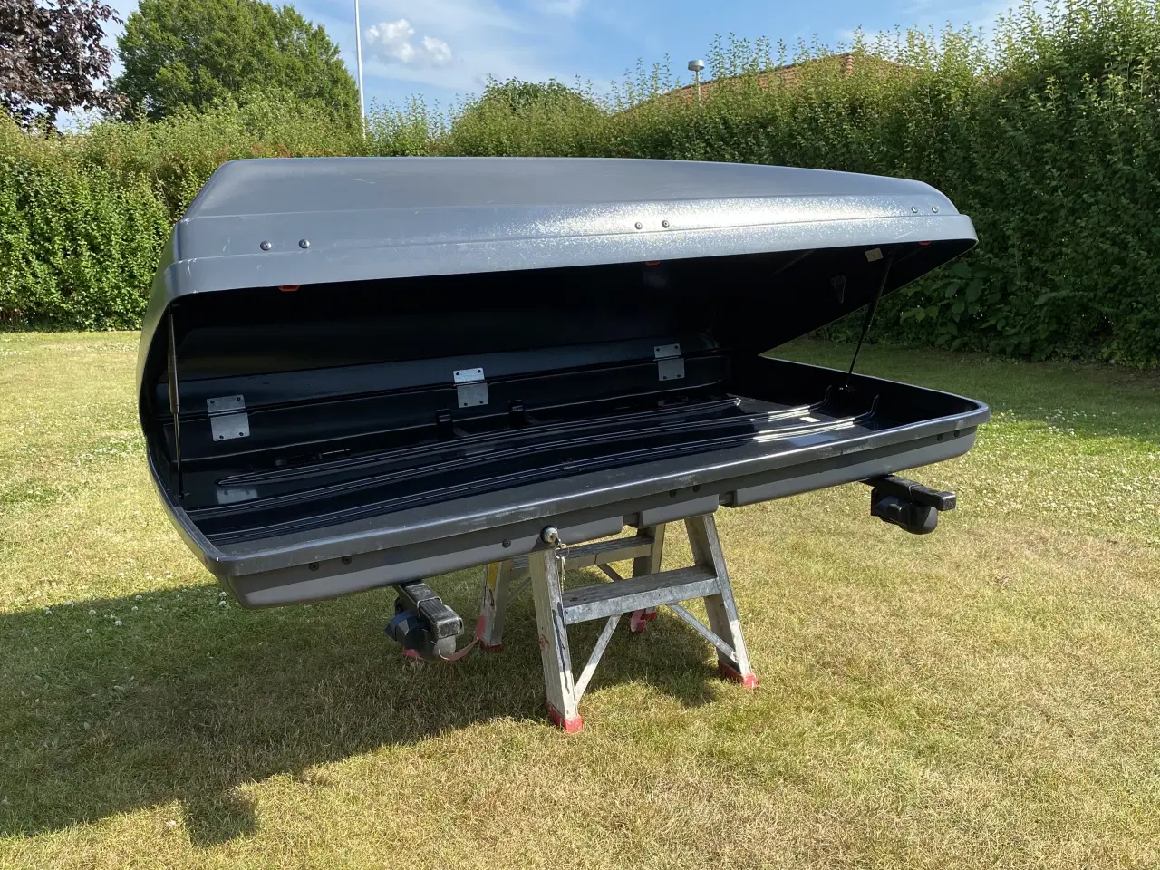 Billede 3 - Stor tagboks med tagbøjler 