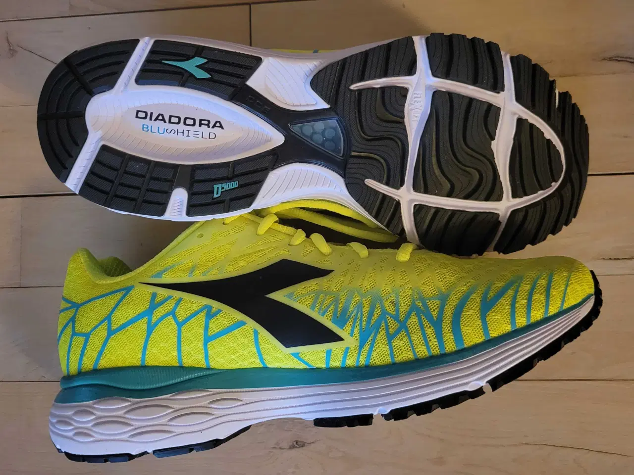 Billede 4 - Diadora Mythos Blushield Fly 2 - herre løbesko 45,