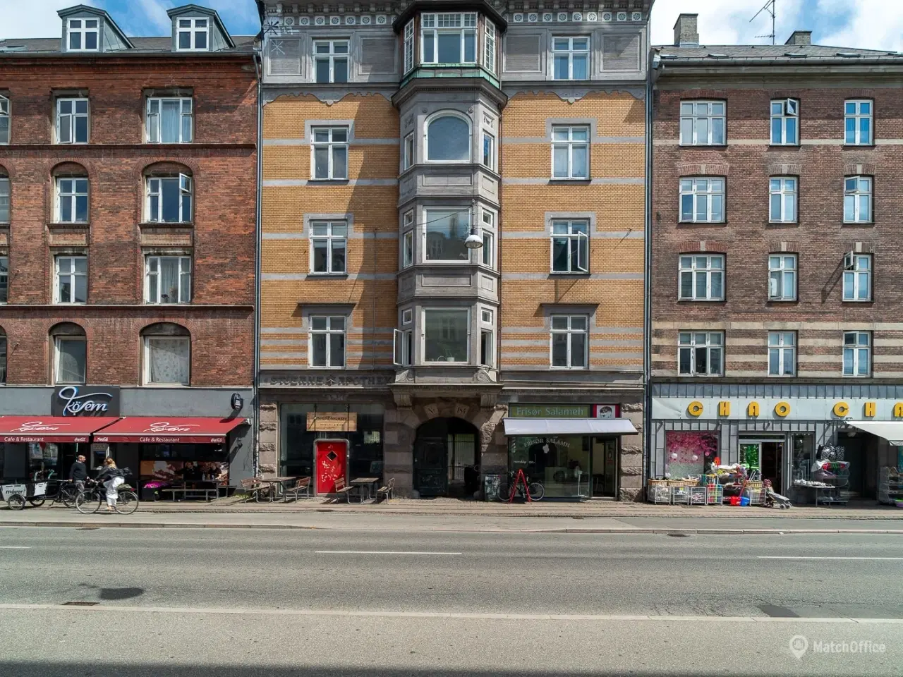 Billede 1 - Rumligt kontor med sans for detaljen midt på Nørrebrogade