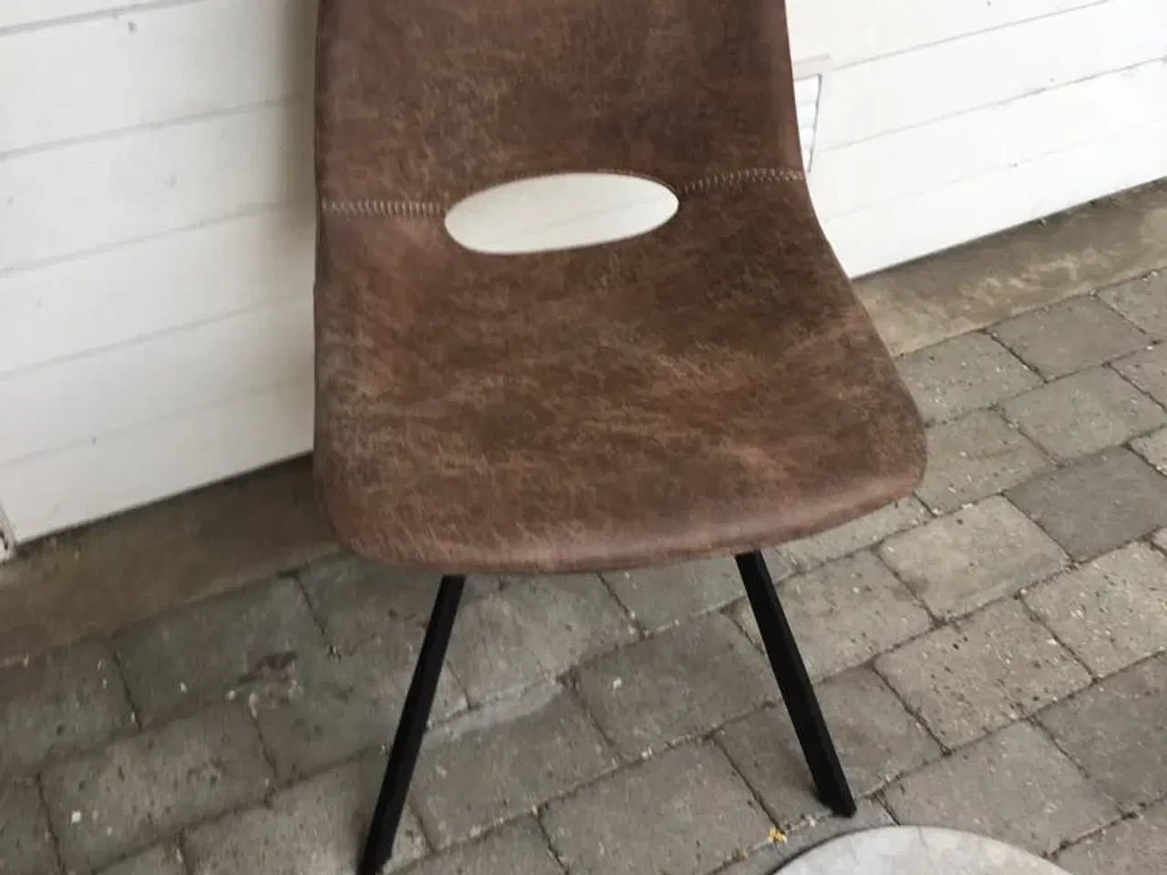 Billede 5 - Spisebord med 3 stole