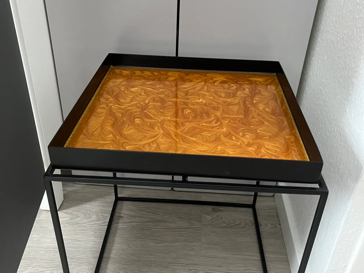 Billede 3 - Hay table tray med messingfarve uden ridser