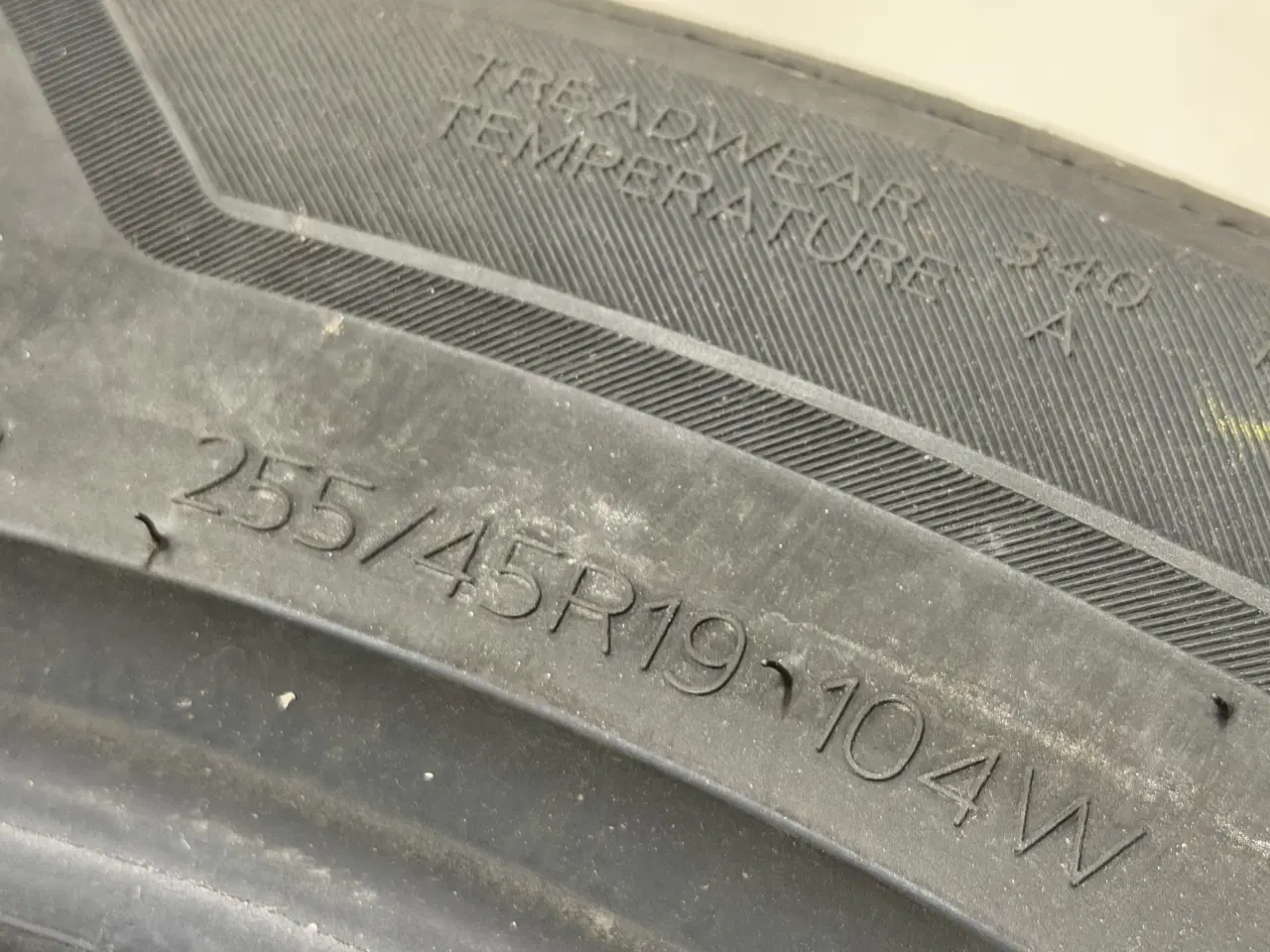 Billede 5 - 255/45/19 sommerdæk sælges. Tesla Y juniper