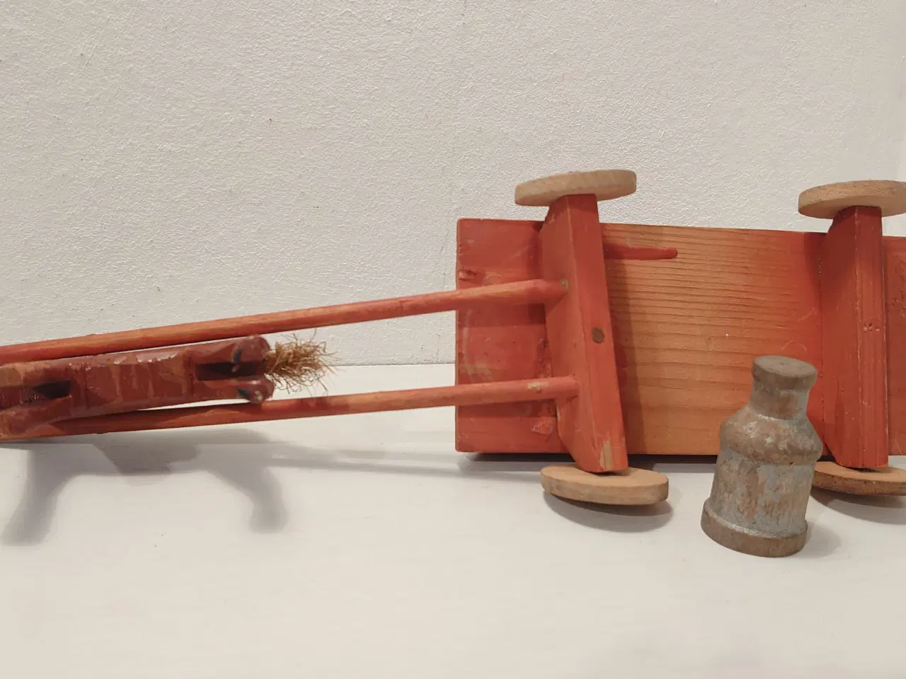 Billede 5 - Fængselslegetøj: Vogn med hest mm. Ca 1930. L 32cm