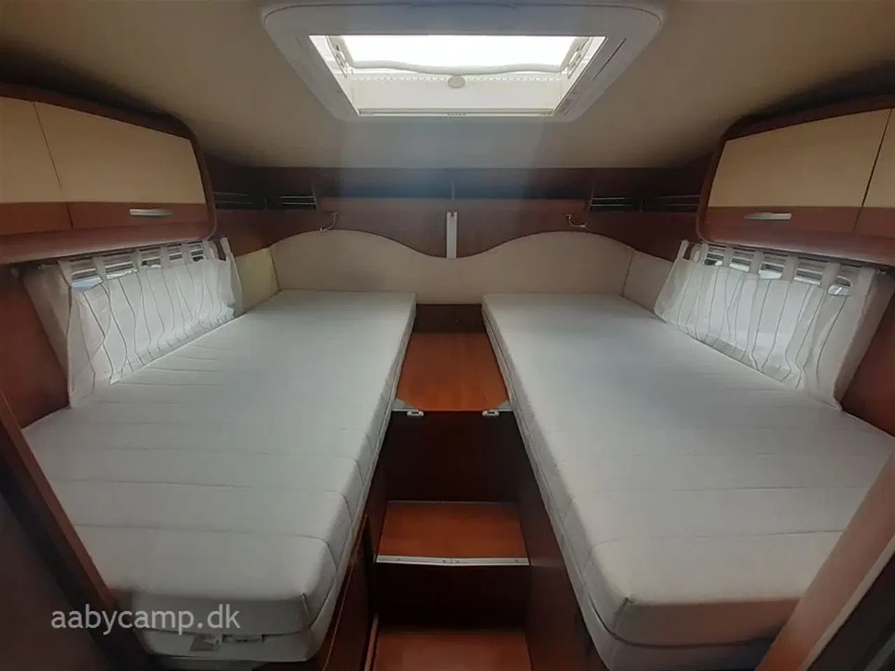 Billede 15 - 2012 - P.L.A M 742   Alkovemodel. lyse lædersæder. ovn.